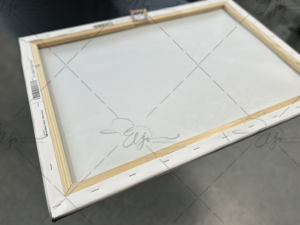 Illustration des attaches arrières pour une photo imprimée sur toile.